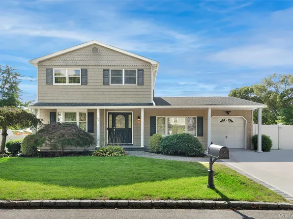 122 Dougherty Avenue, Holbrook, NY 11741