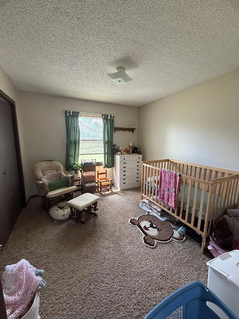 2521 Harvey Dr - 3 — Photo 3