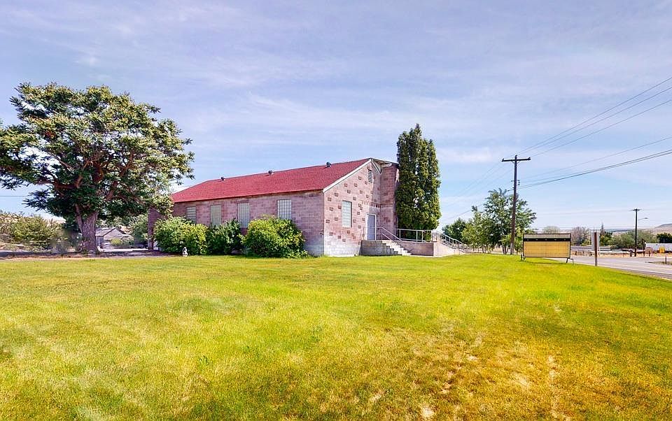 1st image of 110 N Violet Ave