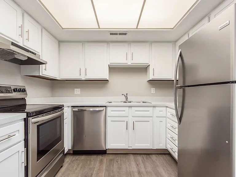 2059 Park Run Dr — Photo 3