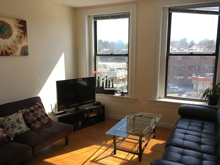 1942 Beacon St #6 — Photo 9