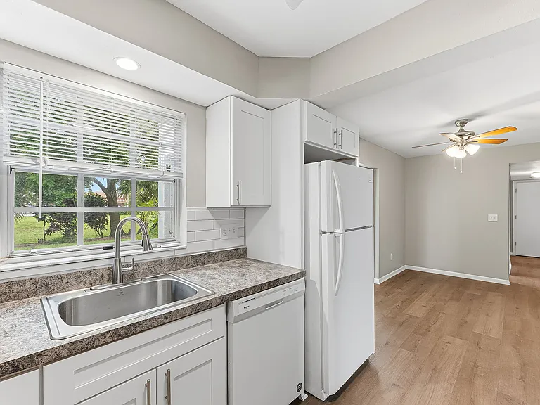 1514 Edgewater Cir #2 — Photo 9
