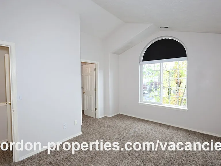 16913 NE Halsey St — Photo 30