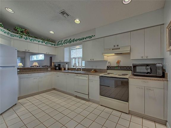5th image of 32643 Oak Park Dr