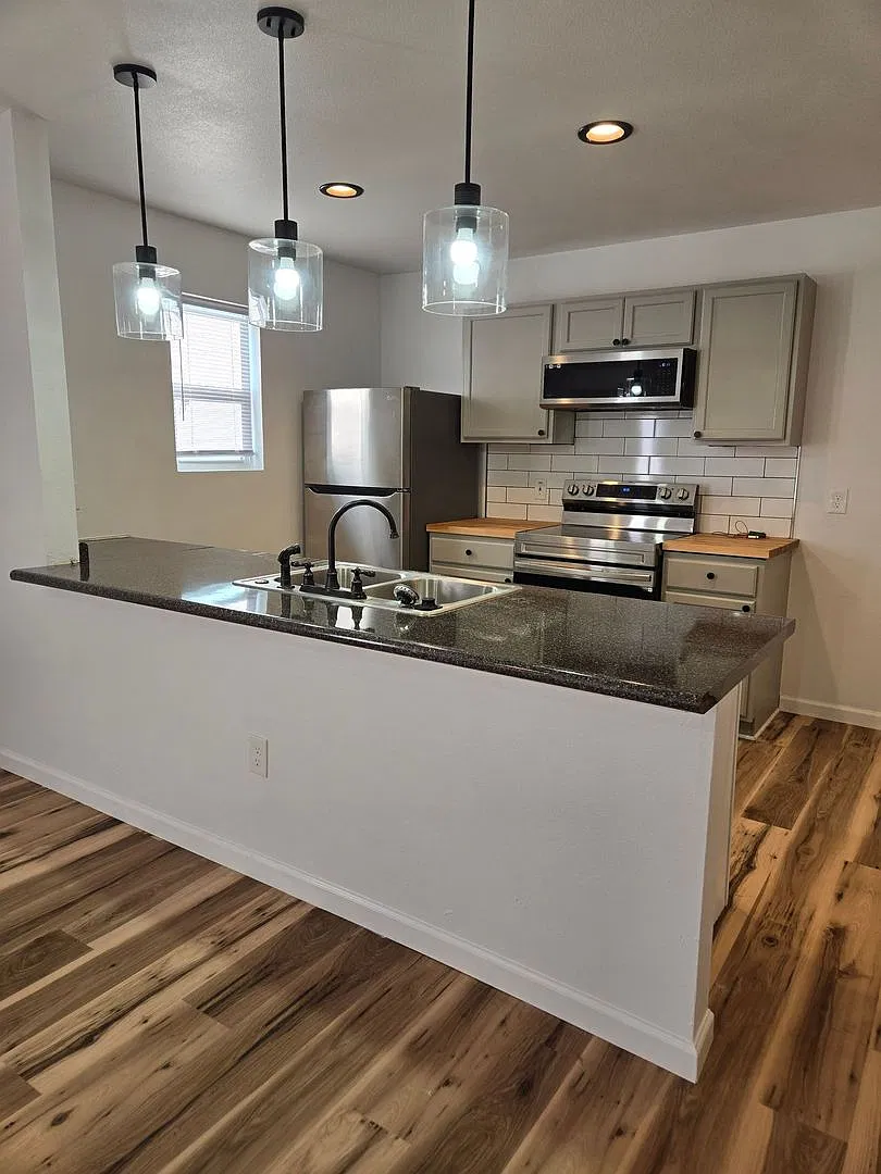 710 Parmer Ave — Photo 4