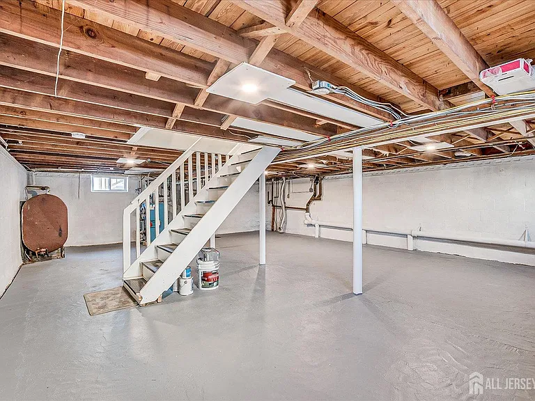 145 Somerset Ave — Photo 25