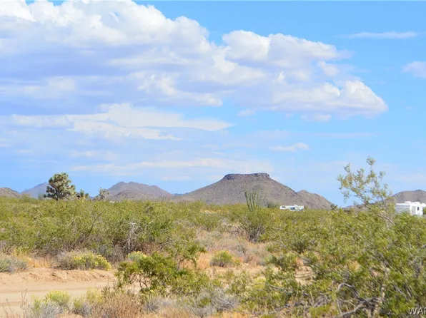 P7 S Central Rd, Yucca, AZ 86438