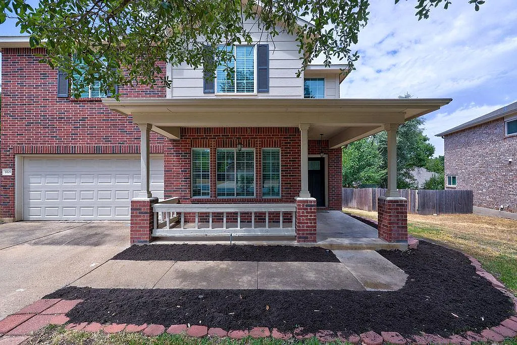 3 bed, 2.5 bath, 2455 sqft, $2,395 — Photo 1