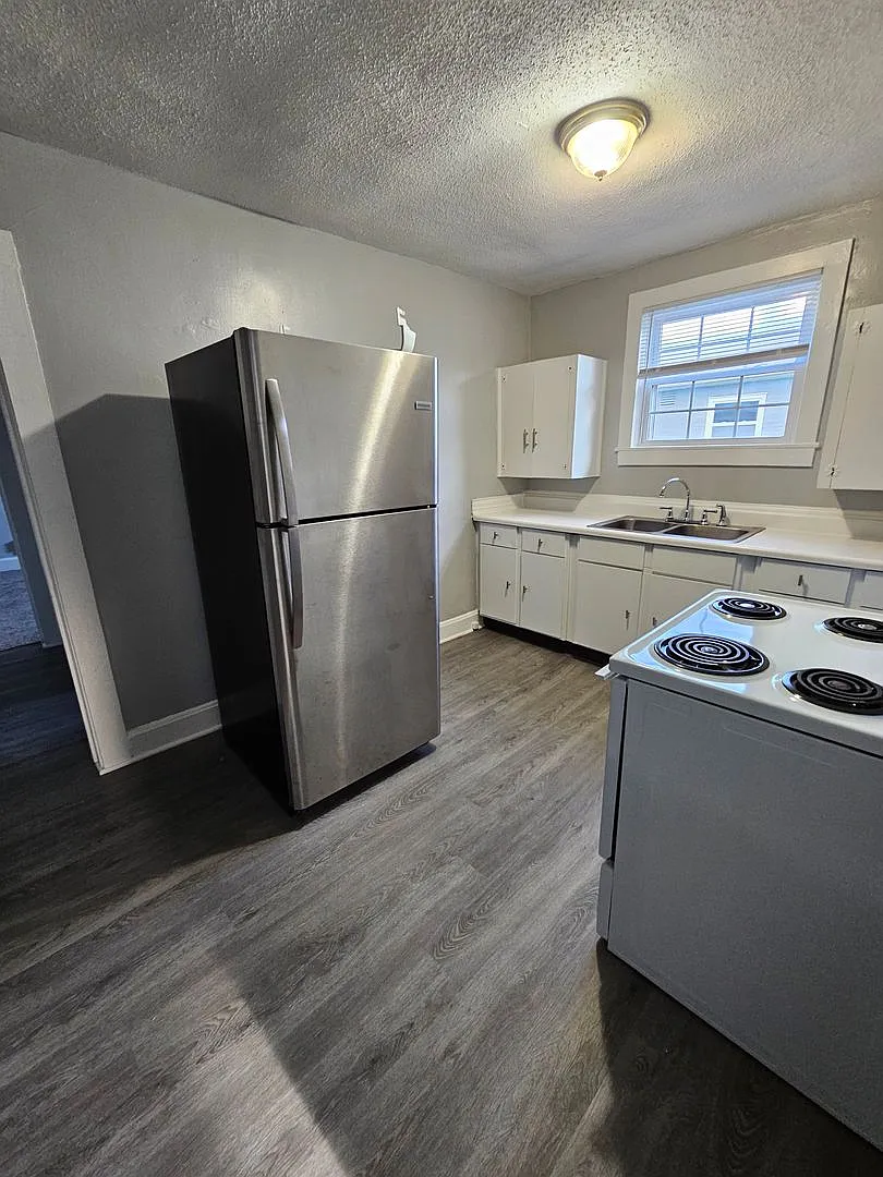 1509 Waverly Street — Photo 3