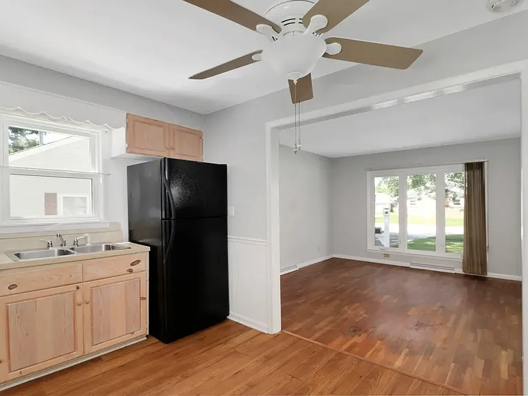 725 Dale St — Photo 9