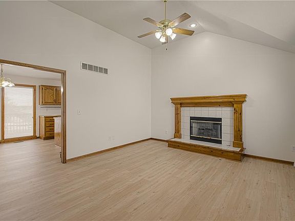 5th image of 11201 N Lewis Ave
