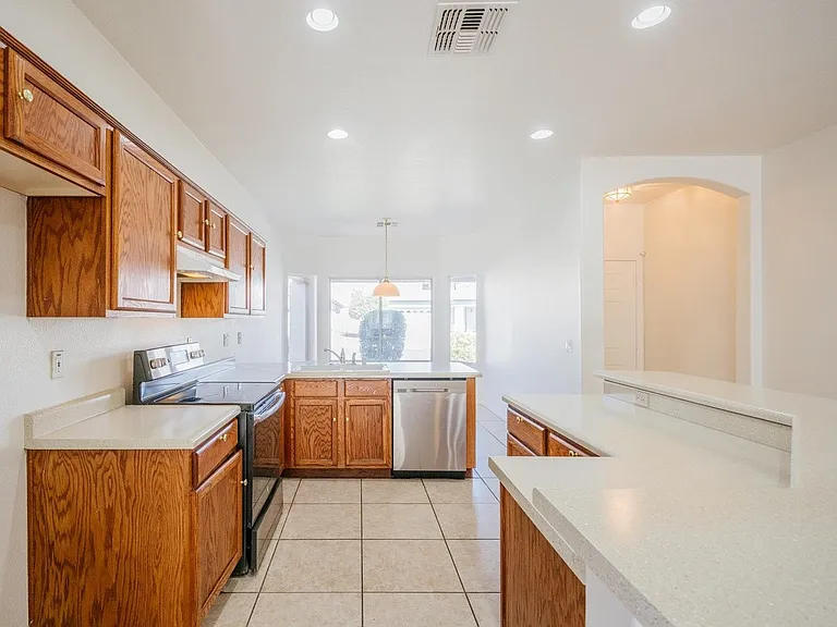 12541 W Jefferson St — Photo 12