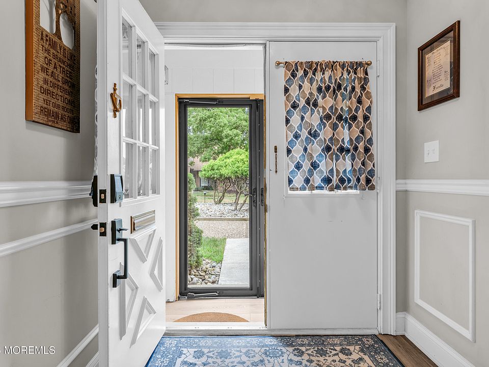 1st image of 10 Danbury Court