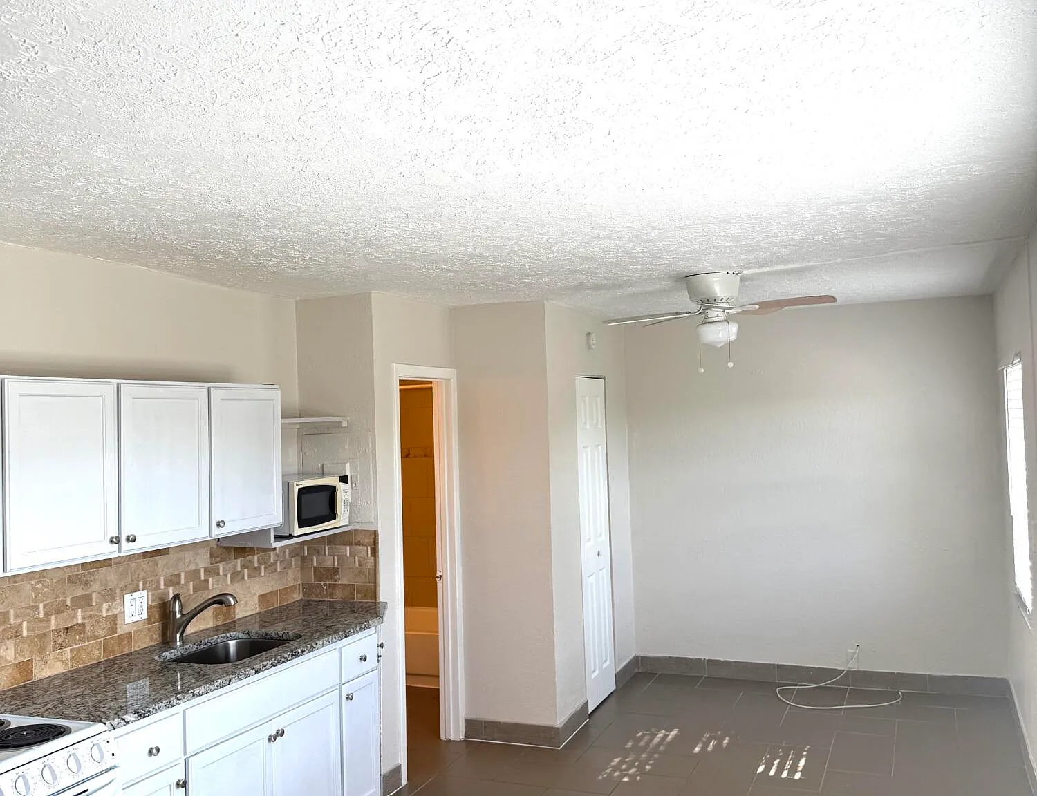 Studio, 1.0 bath, 400 sqft, $1,650 — Photo 2