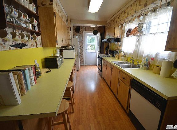 5th image of 24 S Bayles Ave