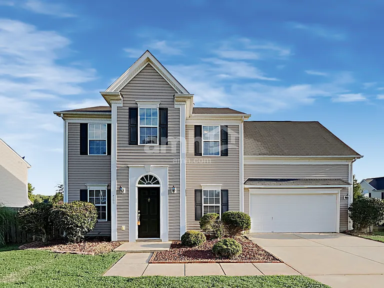 149 Sawhorse Dr — Photo 1
