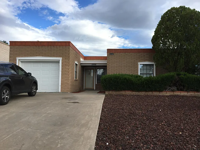 2906 Los Amigos Ct — Photo 3