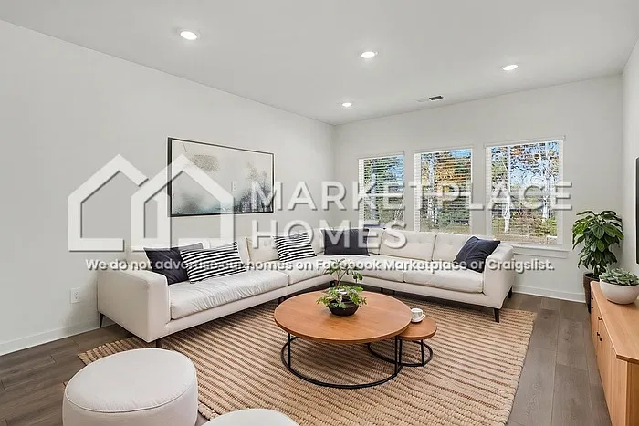 4 bed, 2.0 bath, 1835 sqft, $2,295 — Photo 2