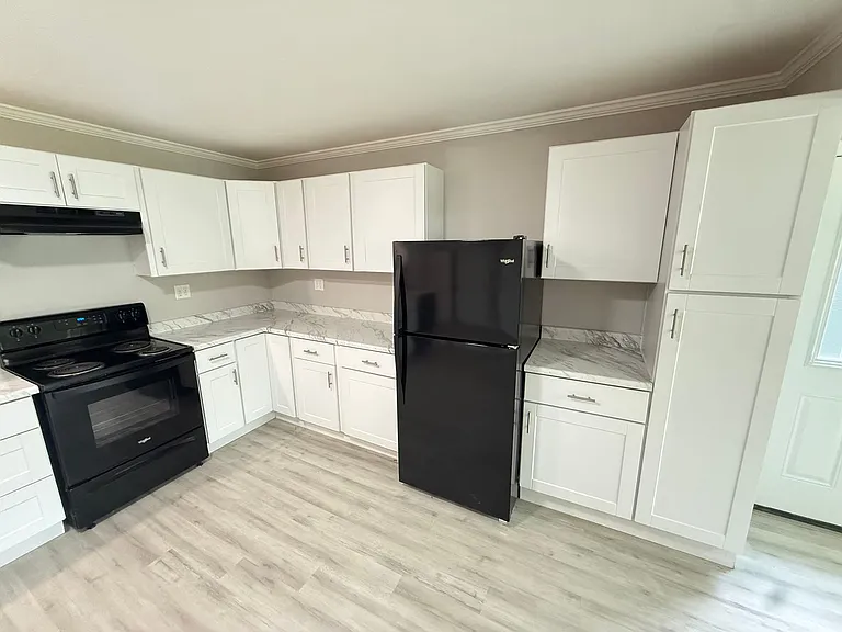 1477 E Lindberg St — Photo 5