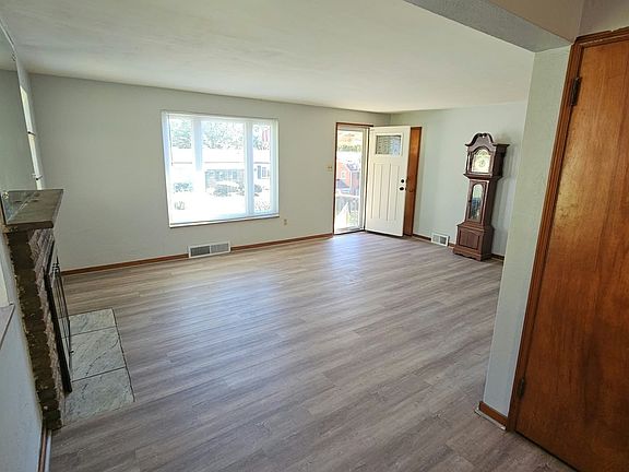 5th image of 2075 Kendon Dr W