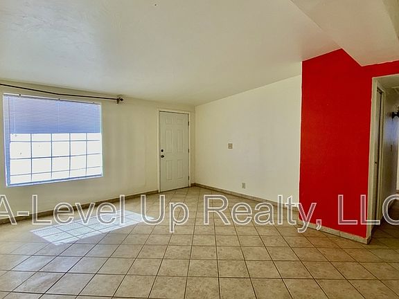 3rd image of 700 W Calle Colado