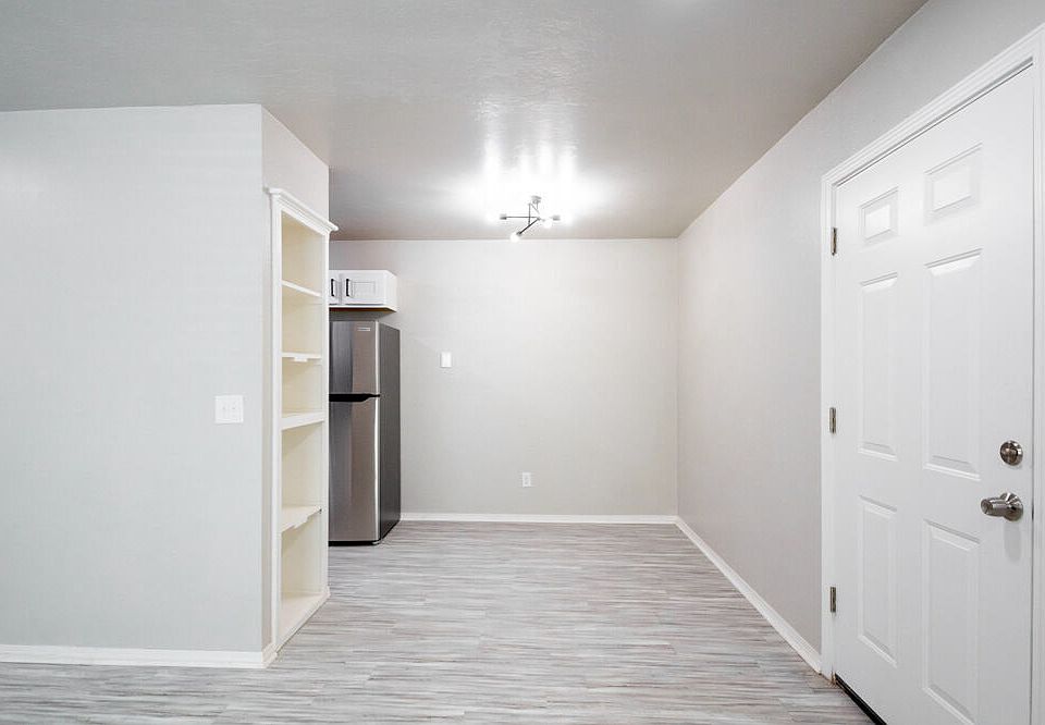 1st image of 917 24th Ave SW #103