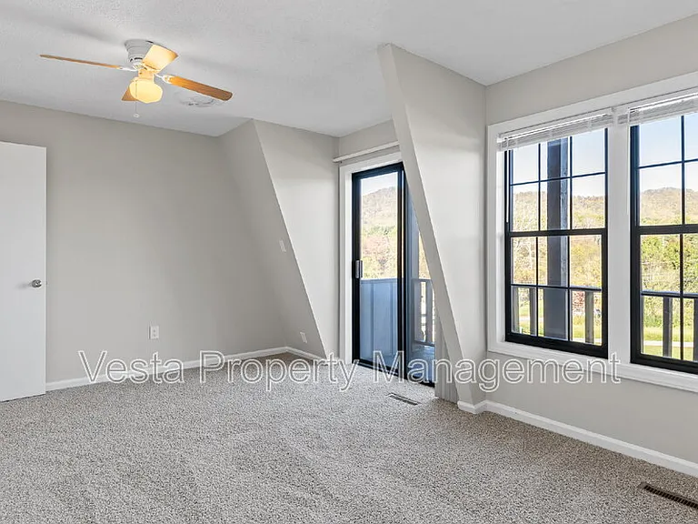 588 Ray Hill Rd #A — Photo 12