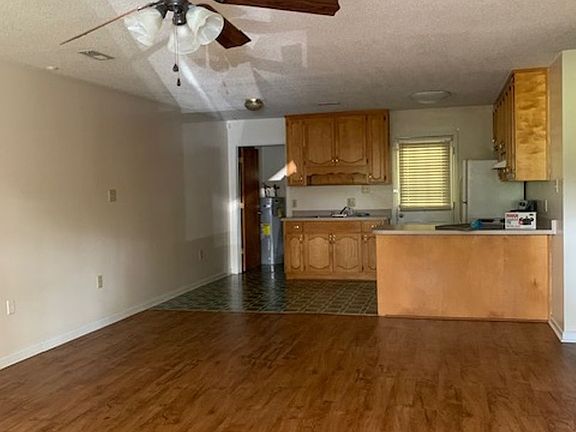 3rd image of 2411 Oak St APT B