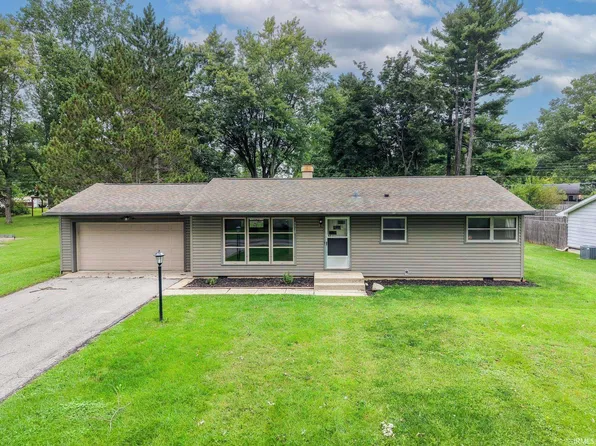 1928 Graham Dr, Fort Wayne, IN 46818