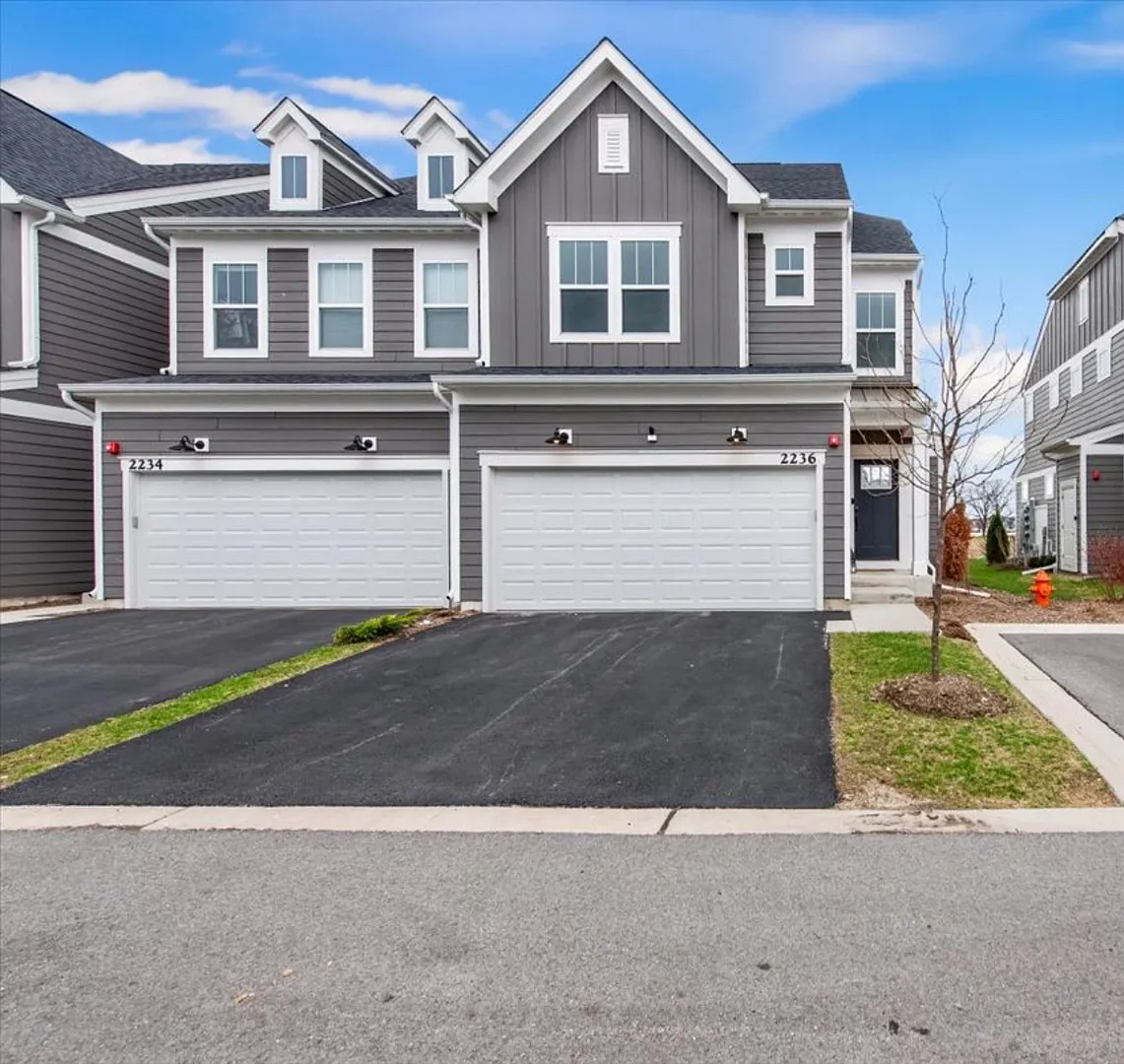 3 bed, 2.5 bath, 2124 sqft, $4,300 — Photo 1