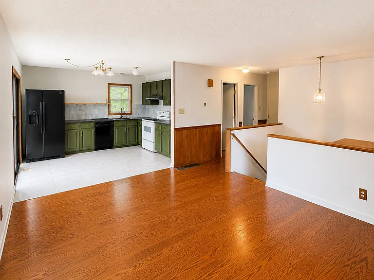 10 Miami Cir — Photo 5