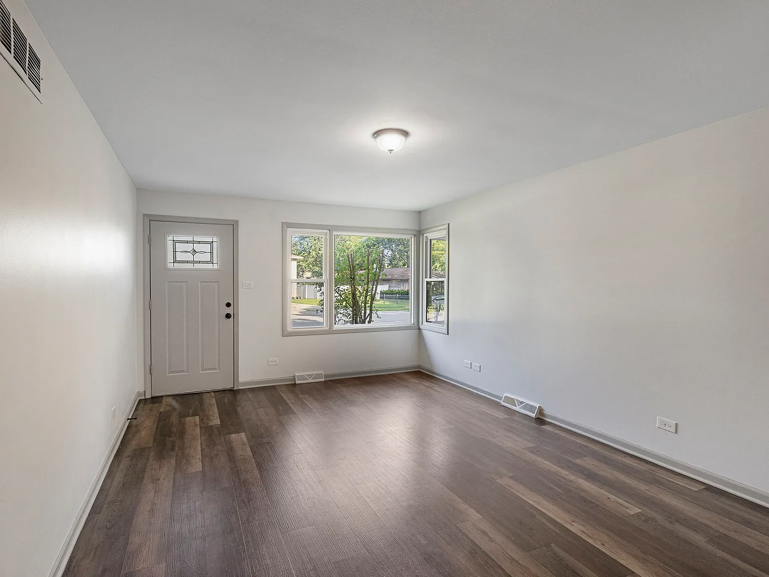 3 bed, 950 sqft, $2,200 — Photo 3