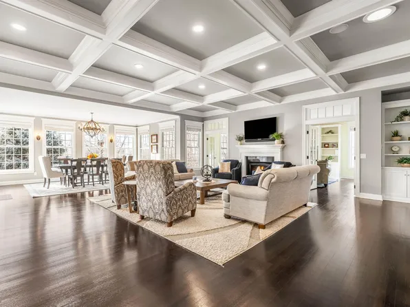 2817 E McIntosh St, Sioux Falls, SD 57103