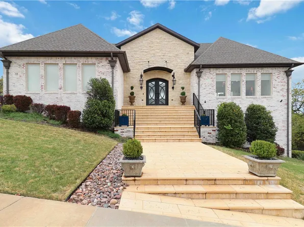 448 N Limestone Dr, Fayetteville, AR 72701
