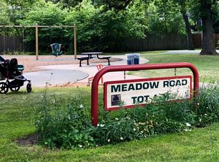 900 Meadow Rd, Northbrook, IL 60062