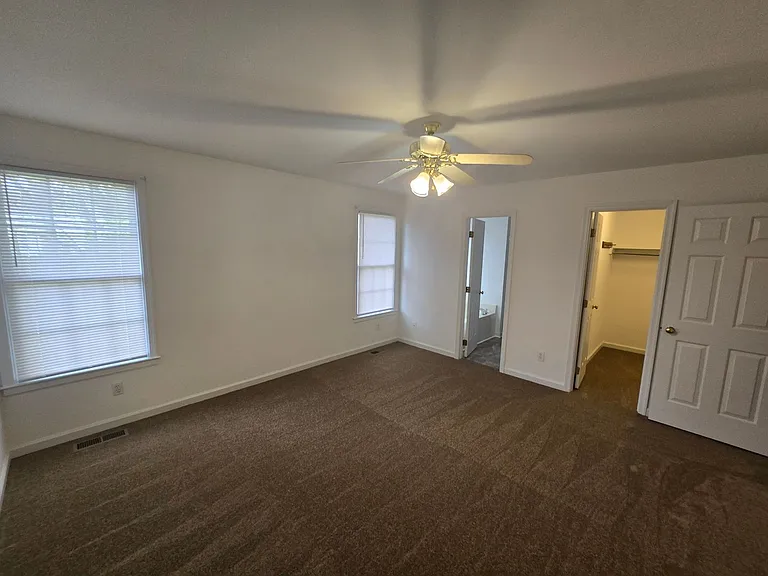 312 Shade Tree Dr — Photo 7