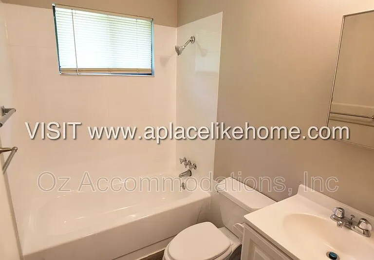 119 SE Greystone Dr — Photo 10