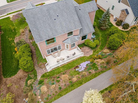 4th image of 907 Willard Dr
