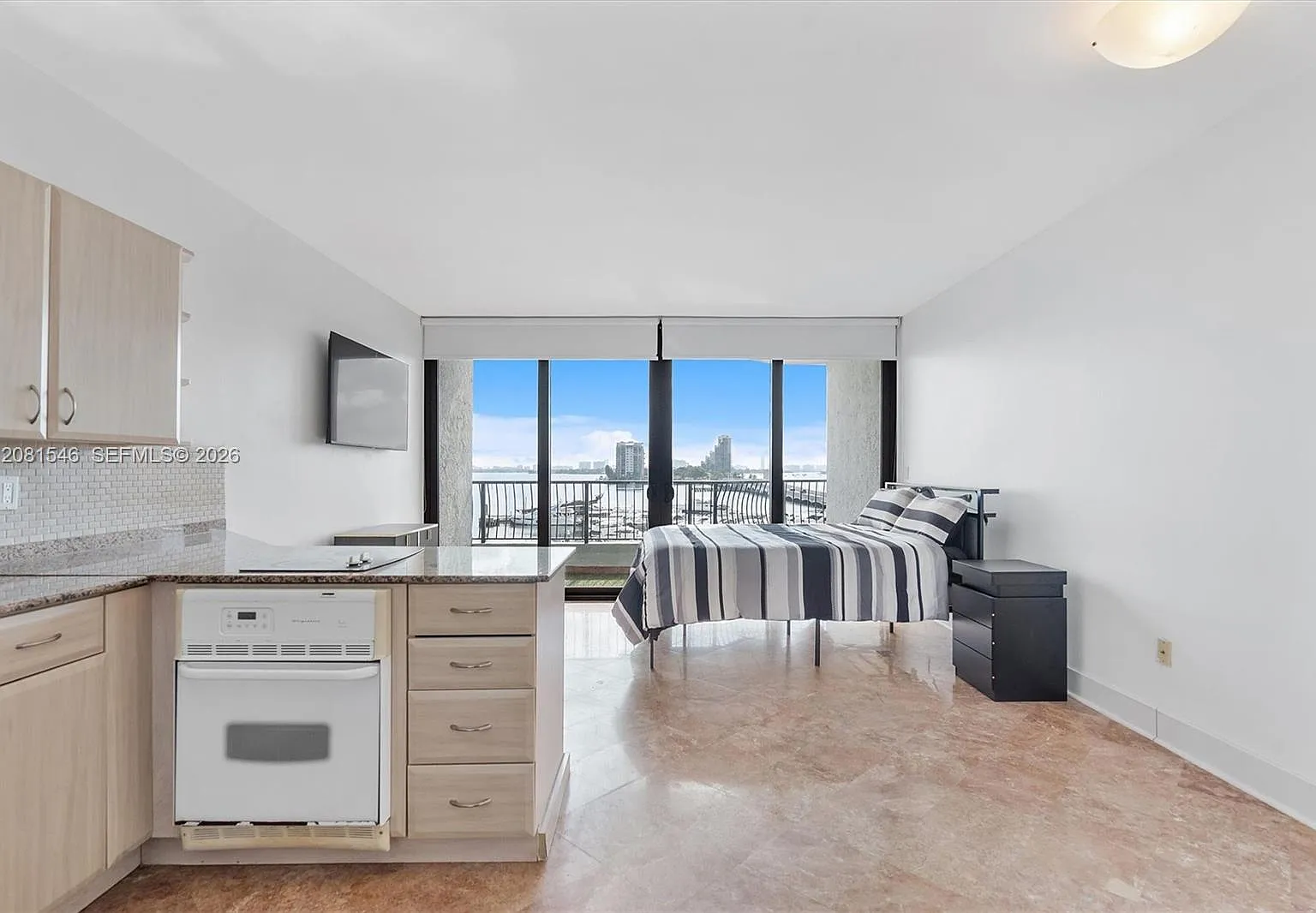 Venetia Condo — Photo 2