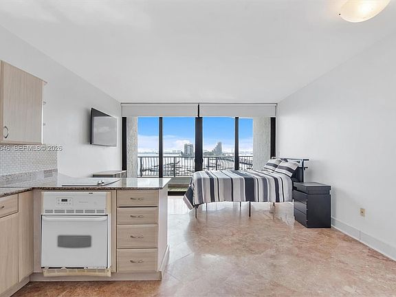 2nd image of 555 NE 15th St APT 515