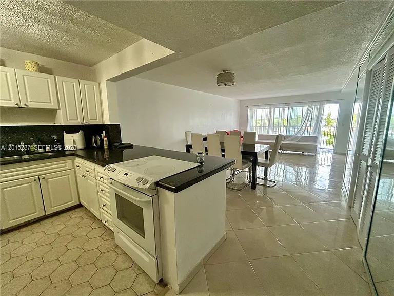 215 SE 3rd Ave #408C — Photo 3