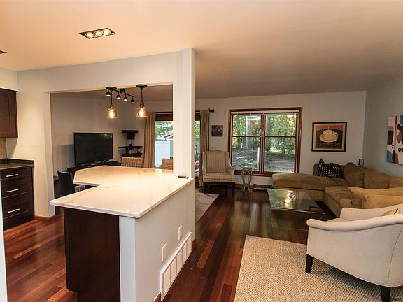 3rd image of 8 Brenden Ct