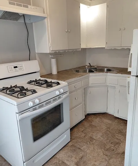 817 SW 31st St — Photo 2