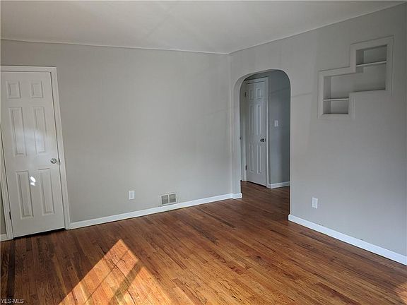 3rd image of 13701 York Blvd