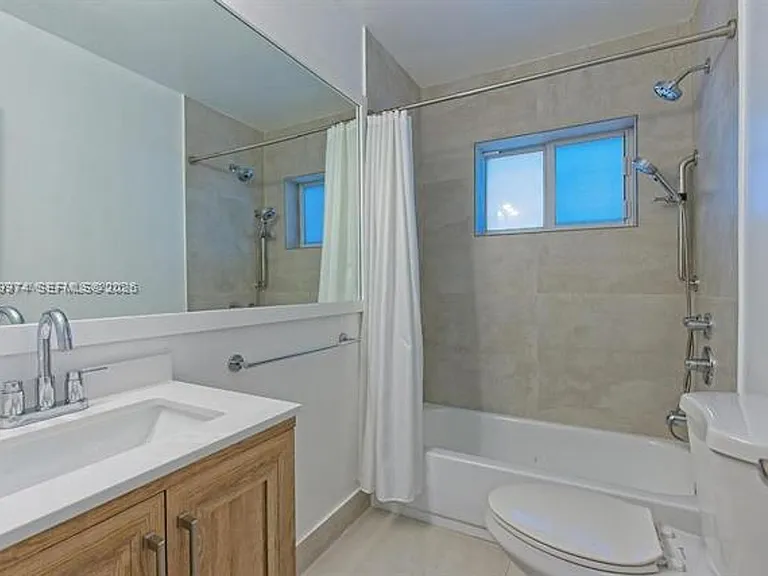 5400 Orduna Dr — Photo 8