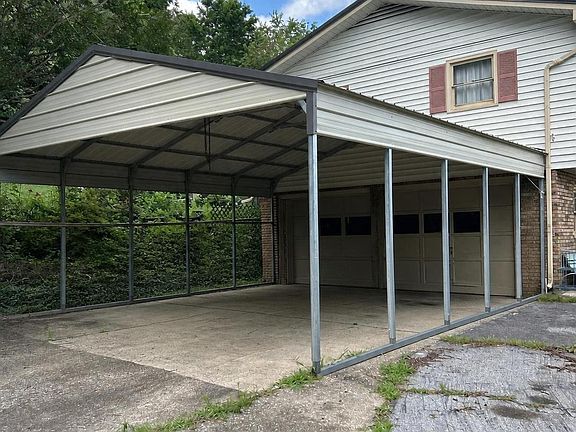 2nd image of 141 Honeysuckle Ave