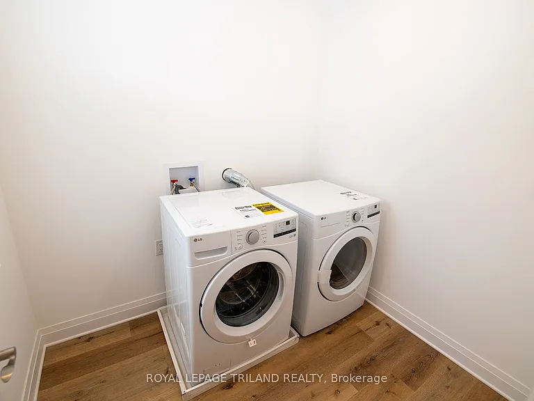 425 Dundas St #201 — Photo 13