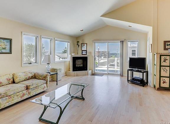 4th image of 23 W Jacqueline Ave