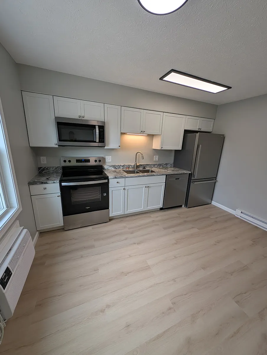 Building Photo - 1550 Hawk Cir