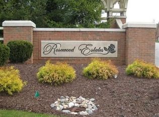 9811 Rosewood Dr, Saint John, IN 46373
